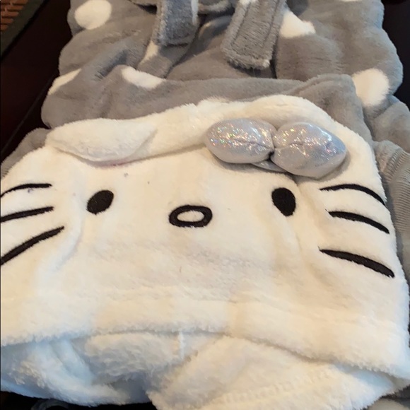 🎉Only 1 left🎉❤️{Hello Kitty} Hooded Robe❤️❤️❤️❤️ - Picture 4 of 8